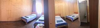 Гостевой дом Guest House Morskaya skazka Пицунда Семейный номер с душем-2